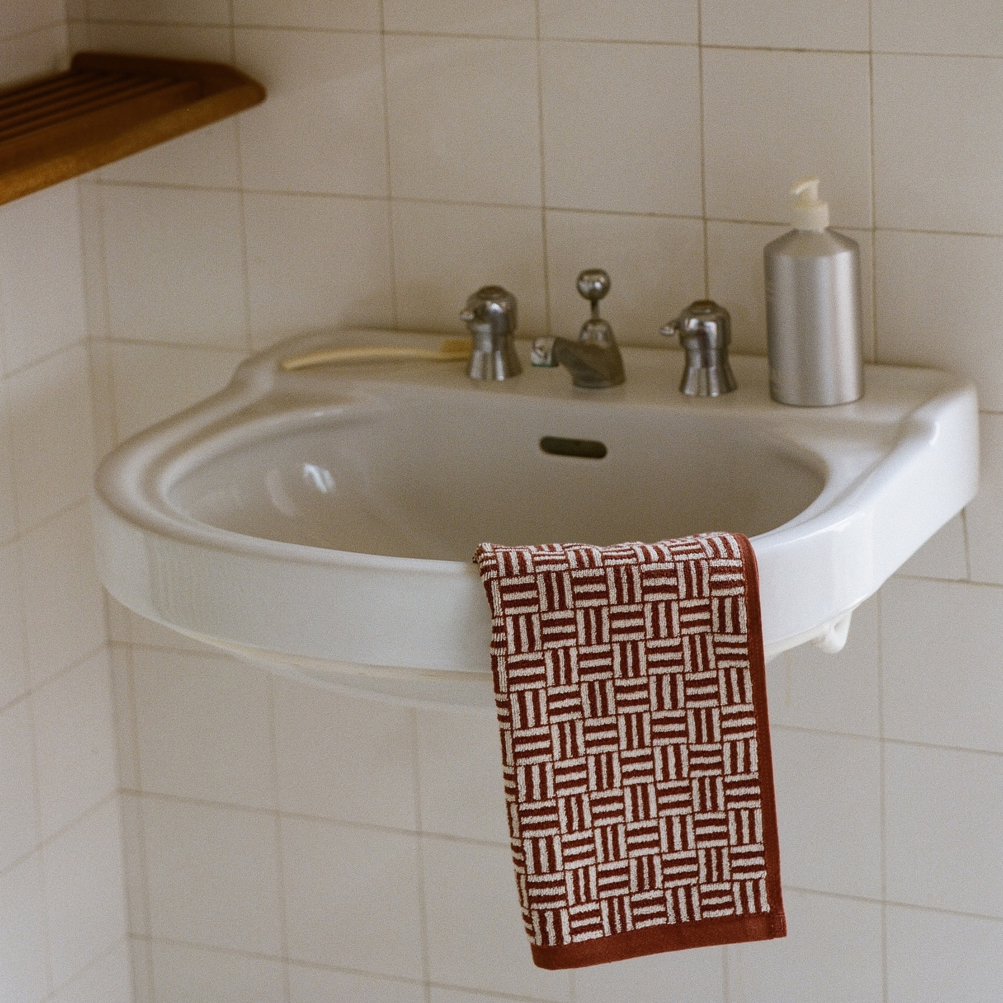 Torrens Hand Towel - Mudbrick & Crème