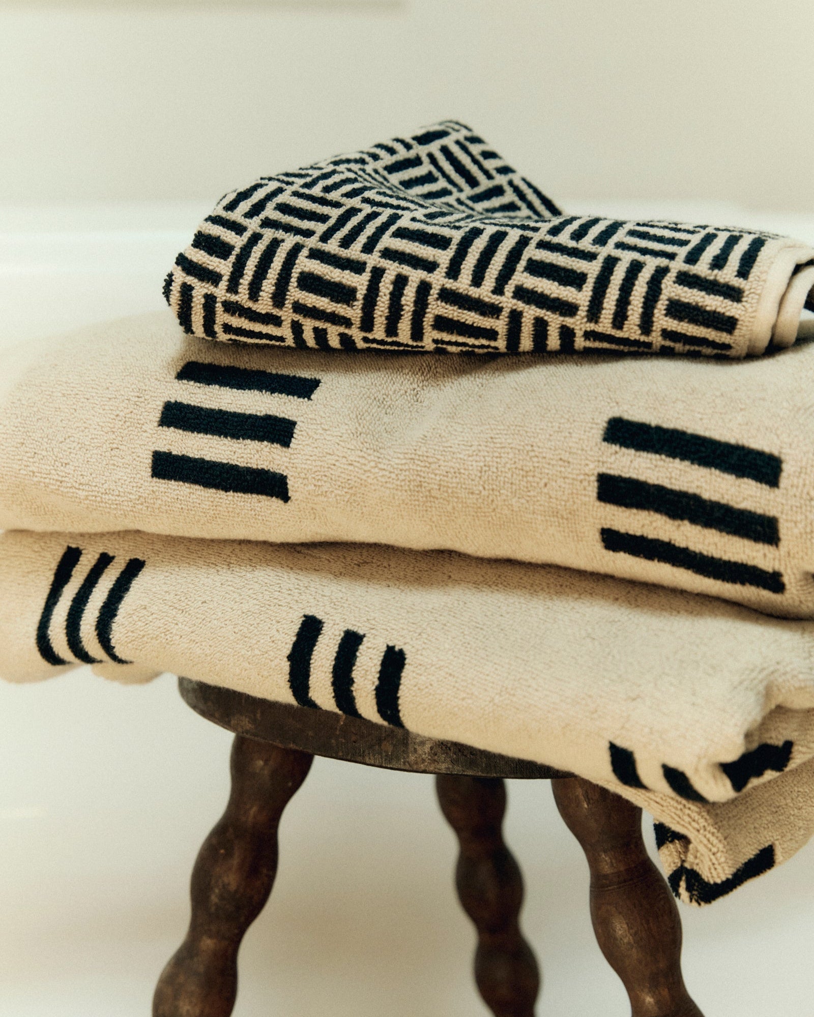 Torrens Hand Towel - Sand + Noir