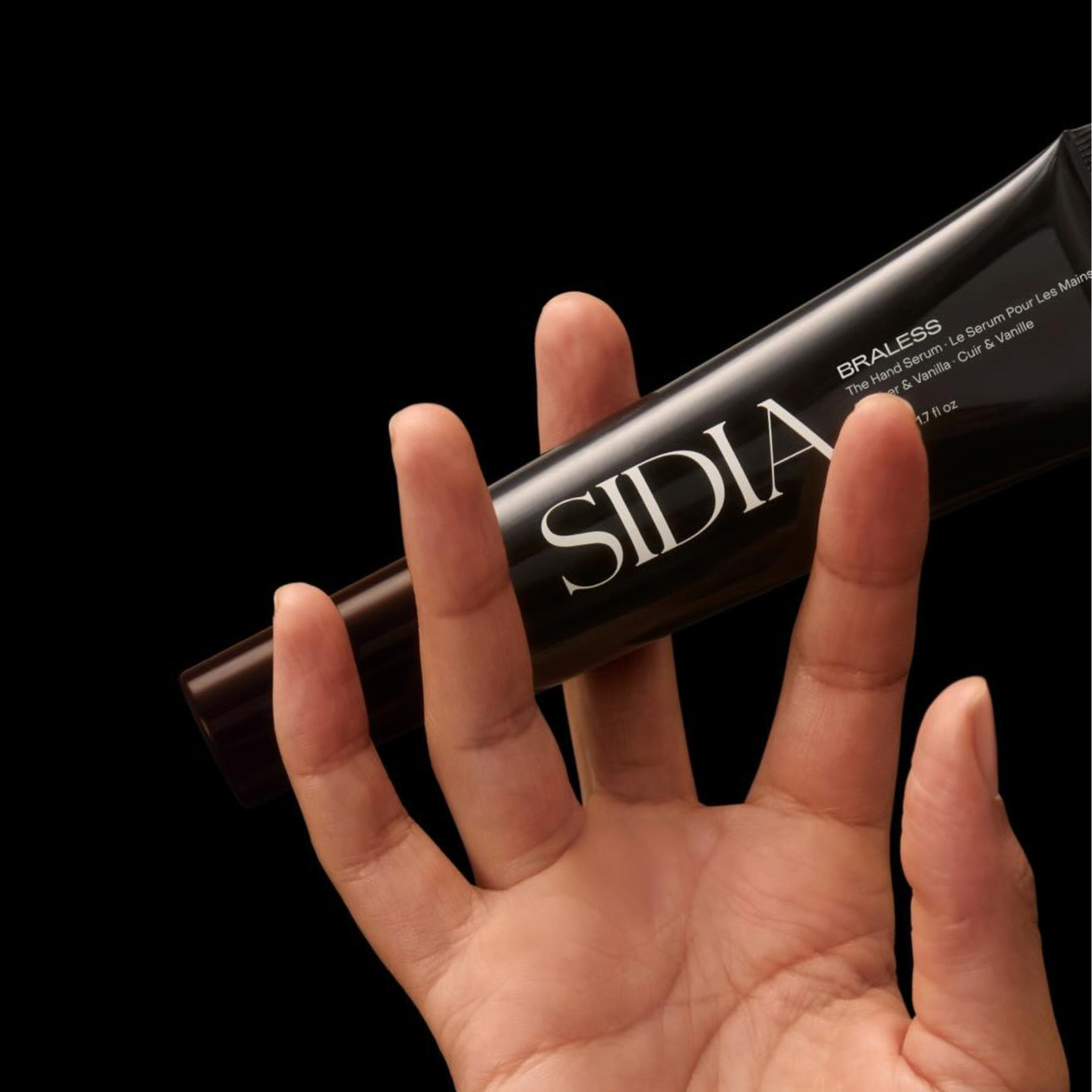 BRALESS The Hand Serum