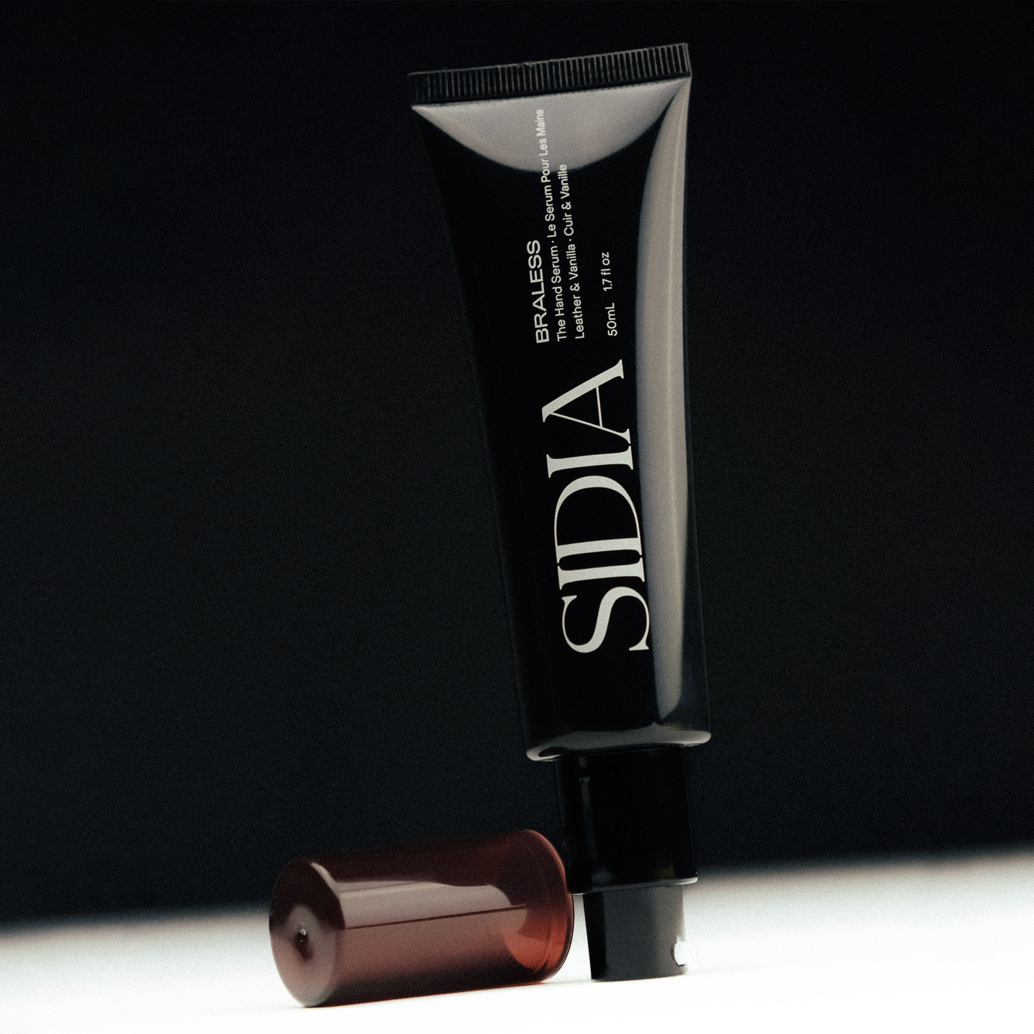 BRALESS The Hand Serum